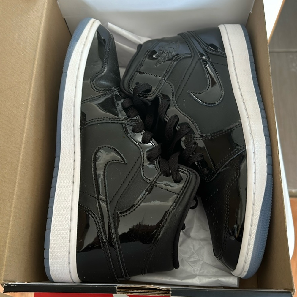 Air Jordan 1 mid SE